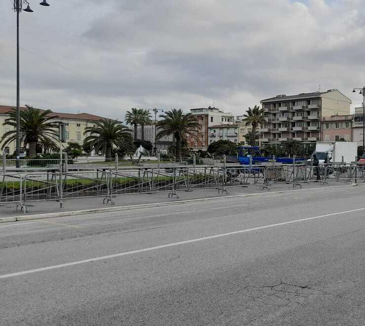 Iniziato l’allestimento delle tribune del Carnevale in piazza Mazzini
