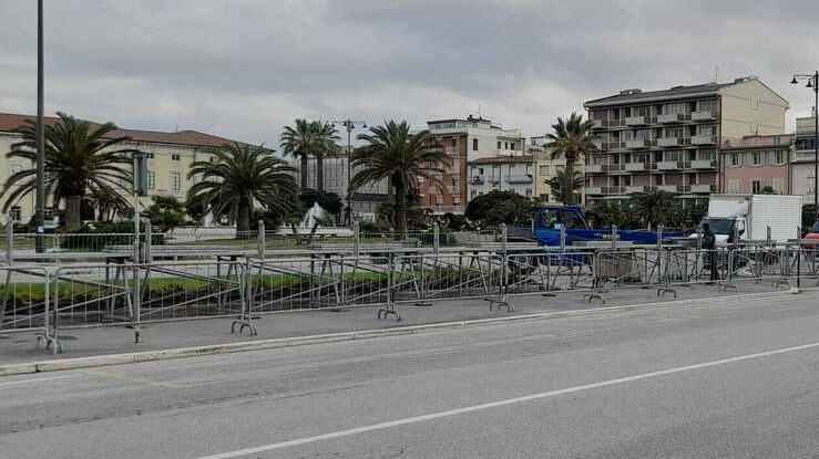 Iniziato l’allestimento delle tribune del Carnevale in piazza Mazzini