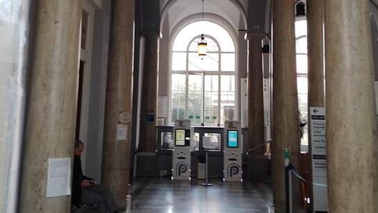 Via i vigilantes all’ingresso, ma all'ospedale di Livorno rimane obbligatoria la mascherina