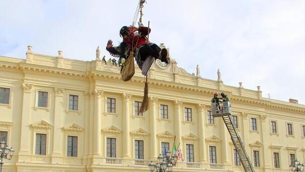 Arriva la Befana tra dolci, feste e calze piene di solidarietà