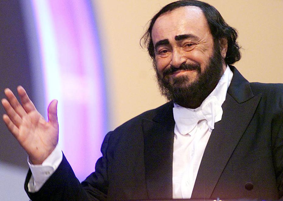 Musica in filodiffusione in centro: la voce di Pavarotti invade Modena
