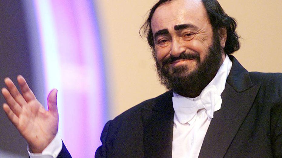 Musica in filodiffusione in centro: la voce di Pavarotti invade Modena