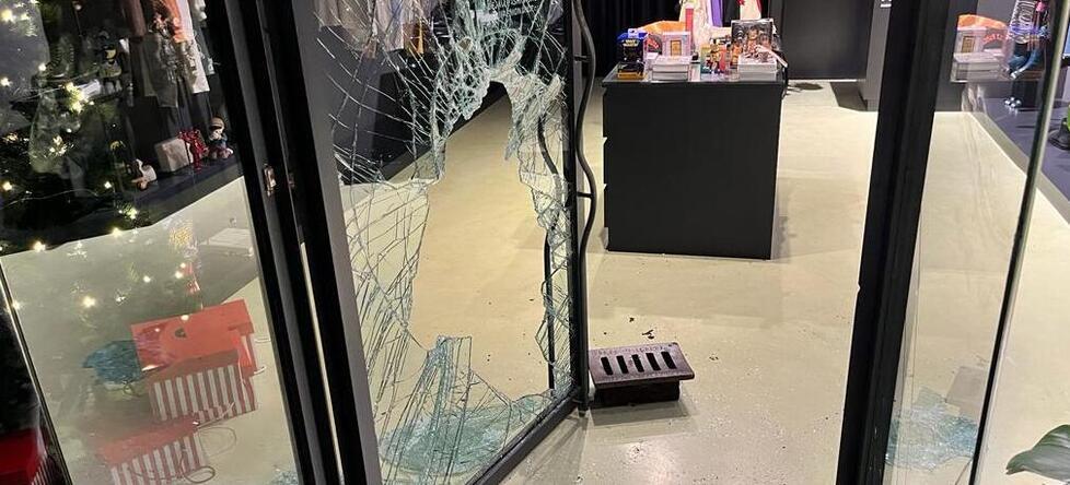 Modena, via Vignolese, ladri in azione: assalto di notte a Dejavù