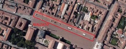 Carpi. La Giunta cambia il look di piazza Martiri E spuntano le panchine per... fare amicizia 