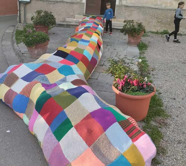 
	La maxi calza realizzata dalle nonne di Sant'Ermo

