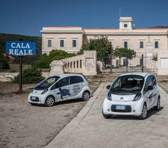 Asinara, svolta green tra minibus elettrici e impianti fotovoltaici 