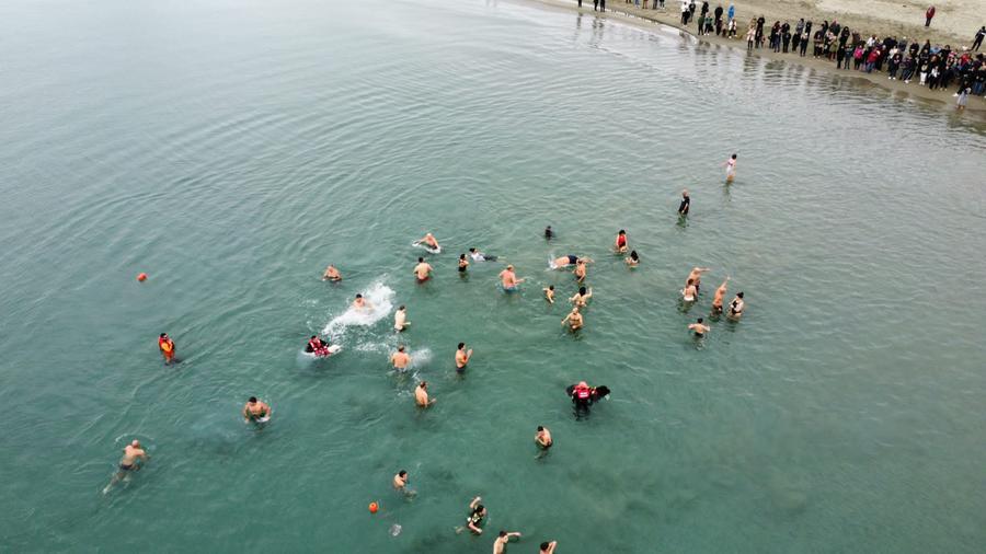 Villaputzu, in 39 sfidano il freddo per partecipare al cimento di nuoto