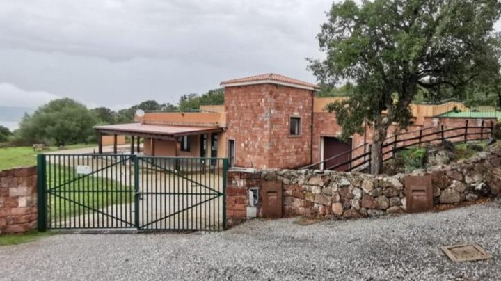 Il borgo turistico sul lago Omodeo nel territorio di Sorradile