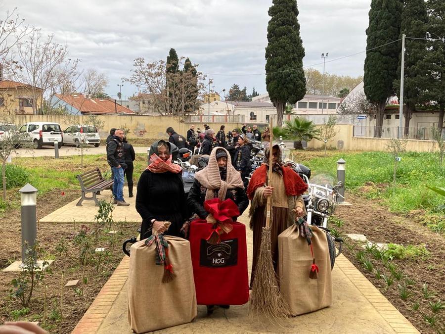 
	La befana e i motociclisti all'hospice

