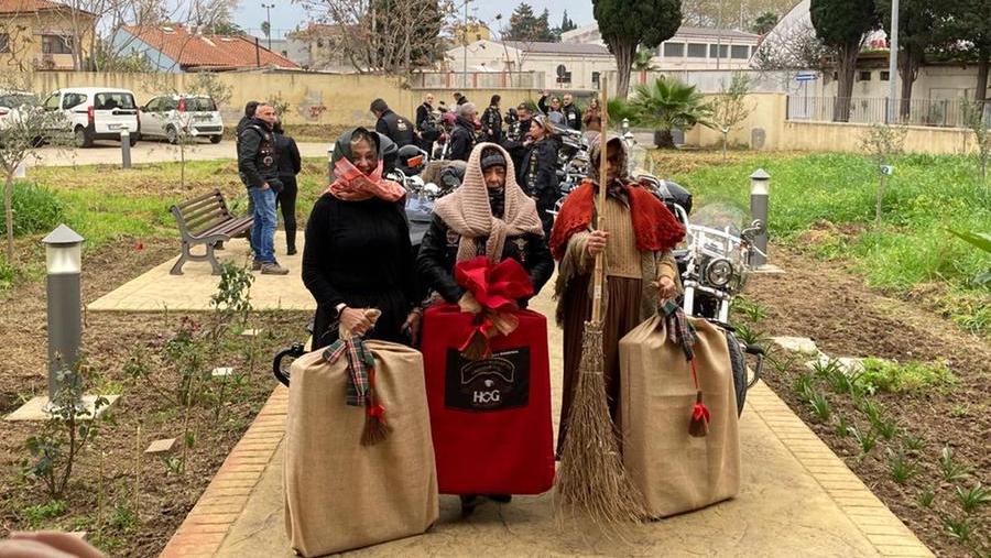 La befana e i motociclisti all'hospice