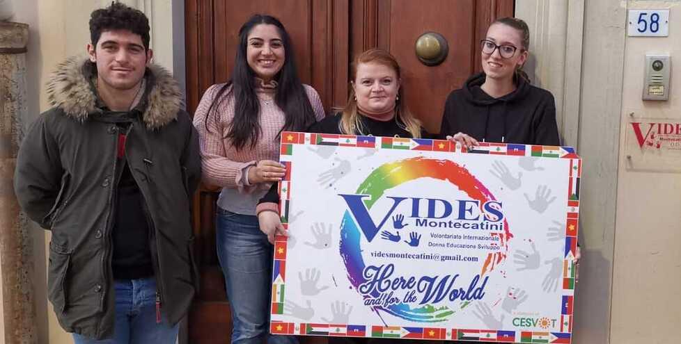 Alcuni giovani impegnati nel servizio civile a Vides