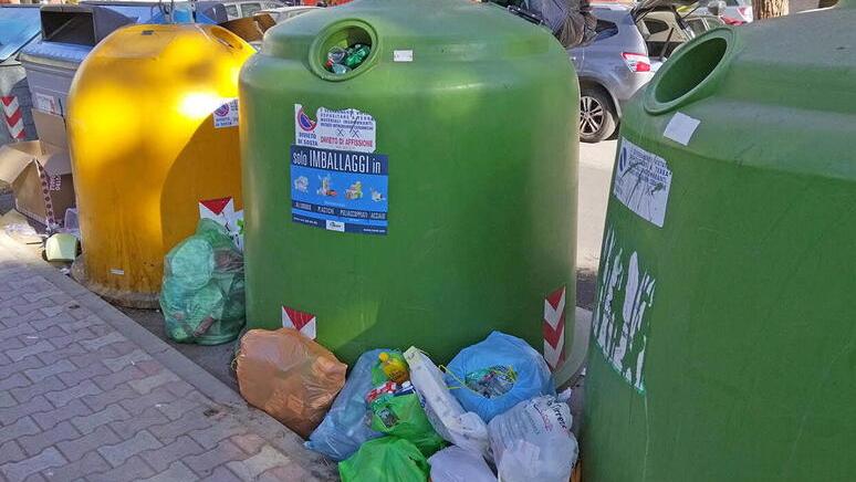 Rifiuti: sanzioni a pioggia su Piombino, sono triplicate in tre anni