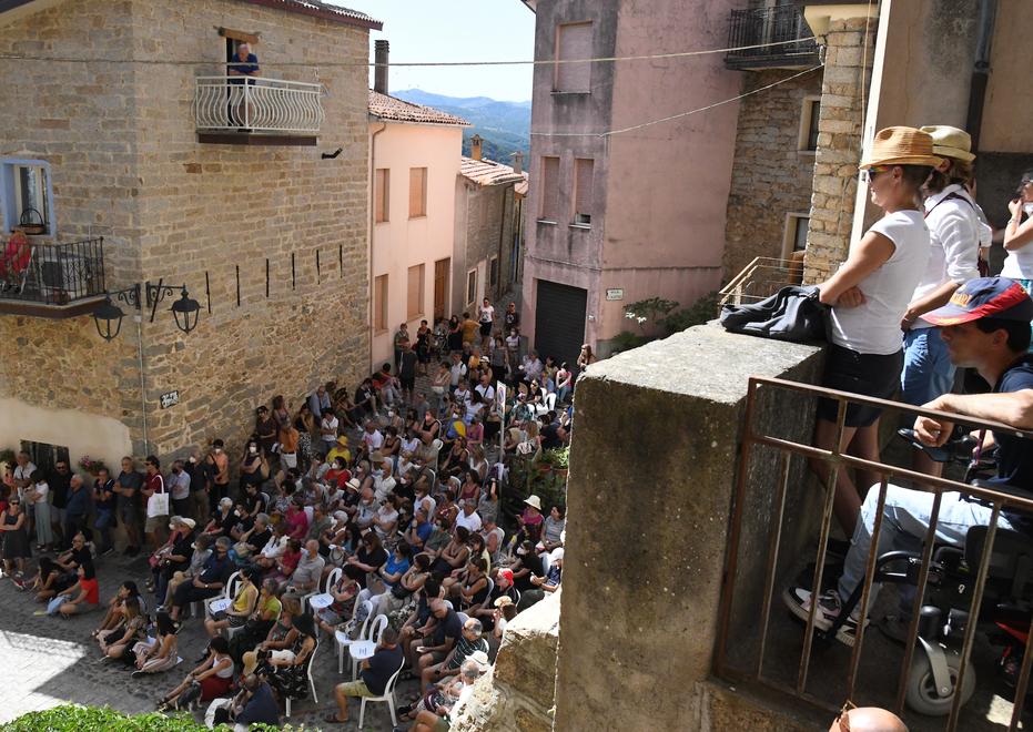 Il sindaco di Gavoi: «Pace tra Marcello e Federica e cittadinanza onoraria a Fois»
