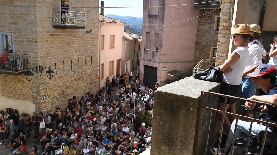 Il sindaco di Gavoi: «Pace tra Marcello e Federica e cittadinanza onoraria a Fois»