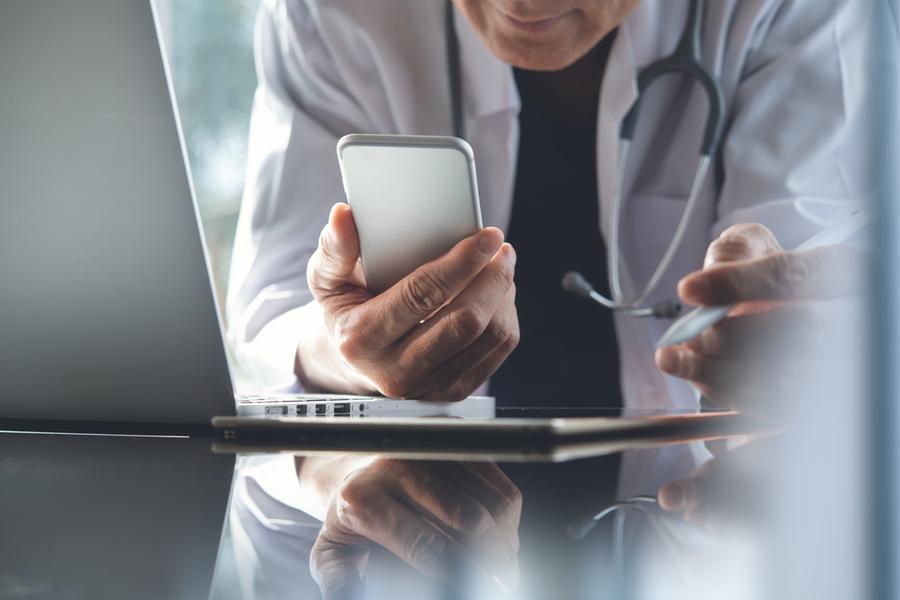 Le visite in chat e i controlli a distanza: nell’Asl Toscana Centro arriva la telemedicina