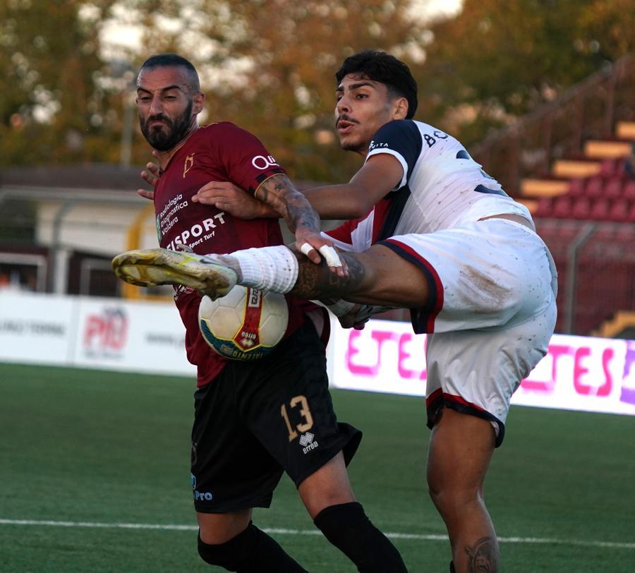 
	Catanese in azione contro la Torres (foto di Franco Silvi)

