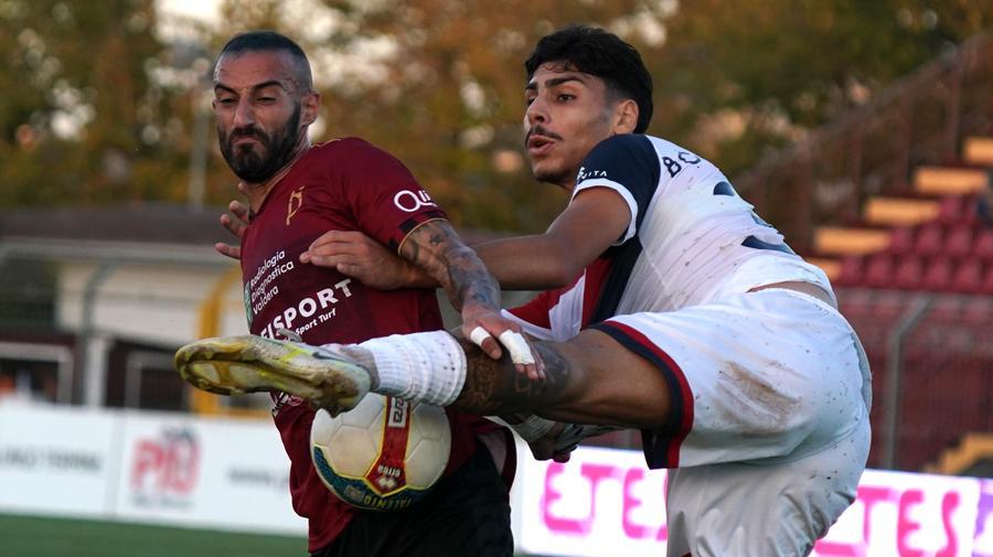 Catanese in azione contro la Torres (foto di Franco Silvi)
