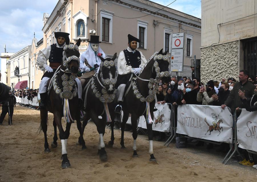 
	&nbsp;



	Al centro il Componidori durante l'ultima Sartiglia dei Falegnami

