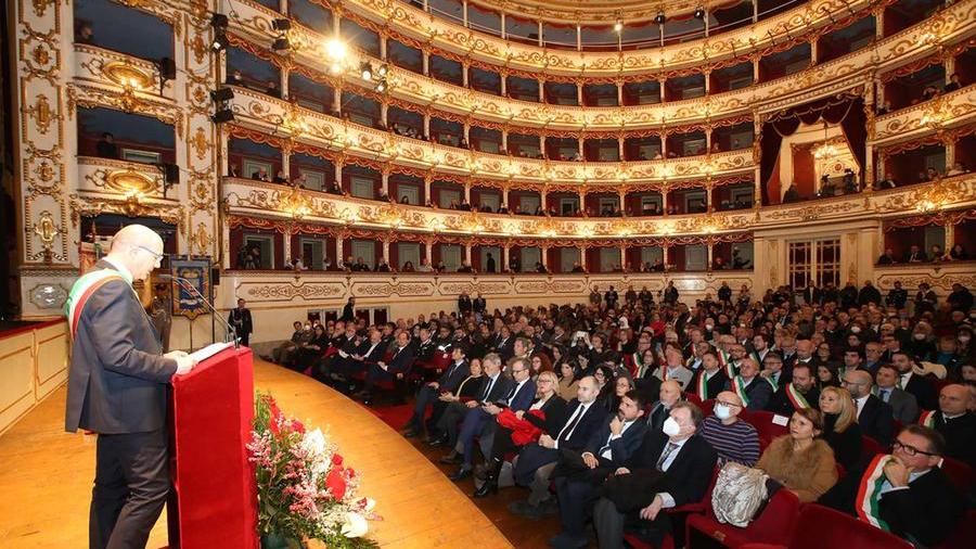 Reggio Emilia si veste a festa per celebrare la bandiera
