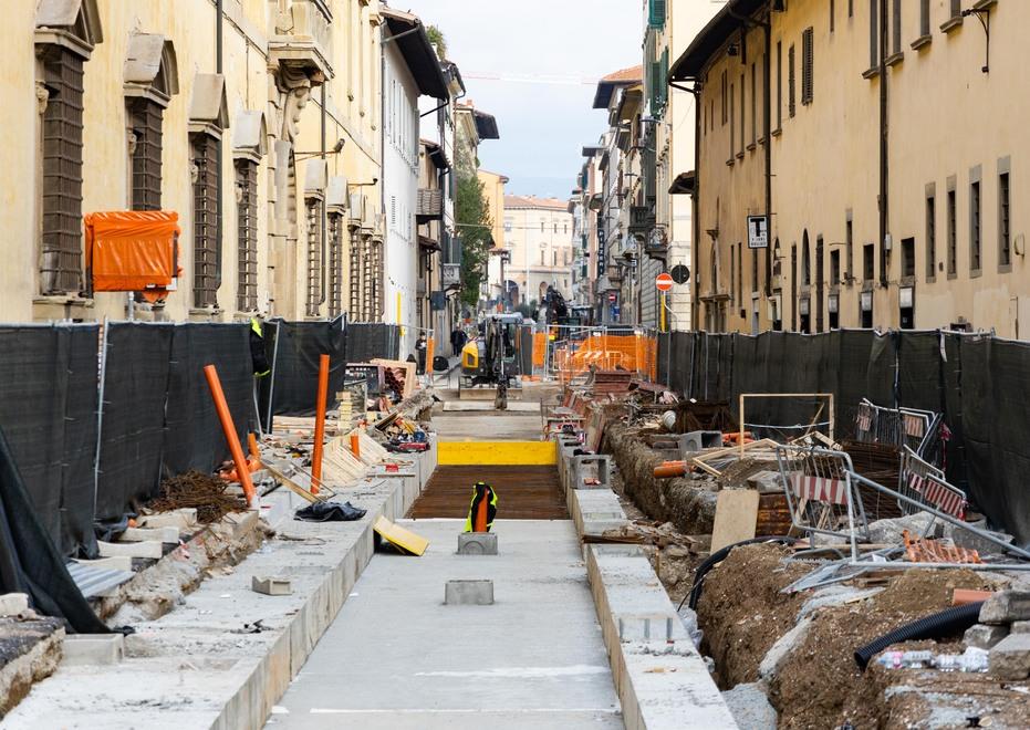 Tramvia, lavori in Don Minzoni. Con i cantieri una corsia in meno. Poi Pitti e il rientro a scuola: rischio caos traffico