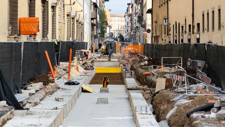 Tramvia, lavori in Don Minzoni. Con i cantieri una corsia in meno. Poi Pitti e il rientro a scuola: rischio caos traffico