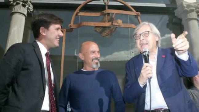 Sergio Risaliti insieme al sindaco Dario Nardella e a Vittorio Sgarbi (Foto d’archivio)