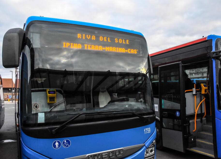 Uno dei bus di Autolinee Toscane utilizzati sulla linea dove si è verificata l’aggressione (foto Agenzia Bf)