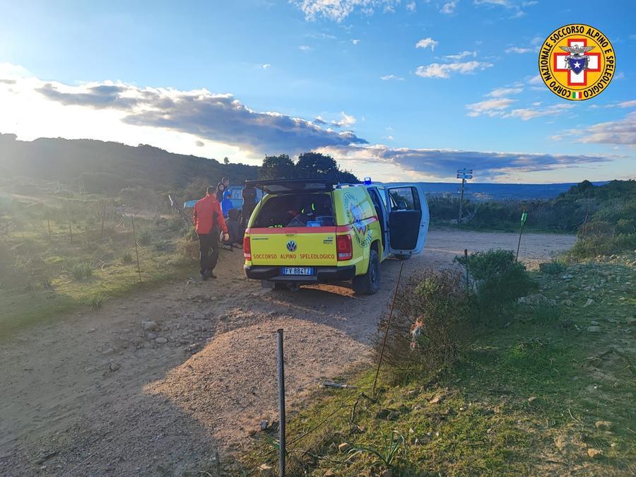 Escursionista ferita recuperata dagli uomini del soccorso alpino a Escalaplano
