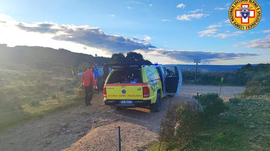 Escursionista ferita recuperata dagli uomini del soccorso alpino a Escalaplano