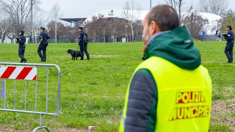 Cani uccisi, nel parco non c’è veleno. Eseguita la bonifica, ma sarà ripetuta
