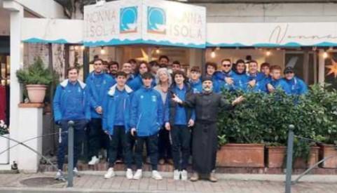 
	La squadra al ristorante Nonna Isola per il pranzo pre-gara

