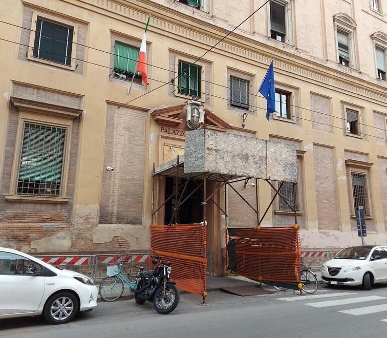 
	Il tribunale di Modena

