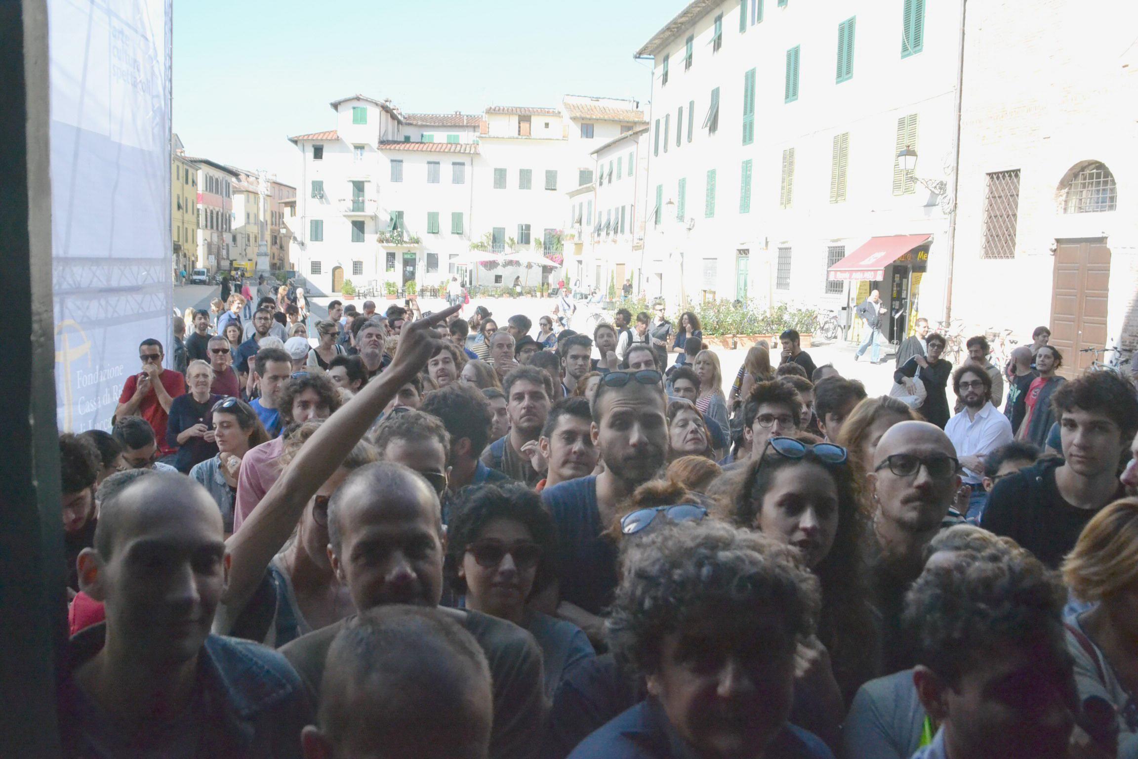 Troppi partecipanti, posti insufficienti: caos per Lynch in San Francesco 