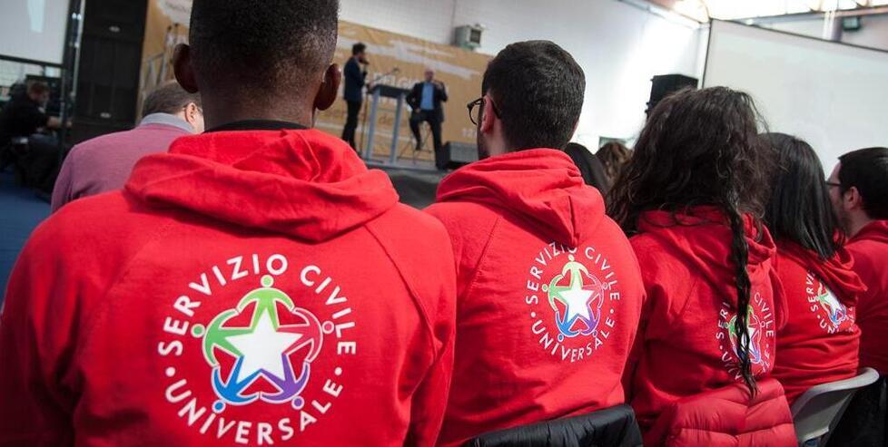 Nella foto alcuni giovani del servizio civile universale a un incontro (foto d’archivio)