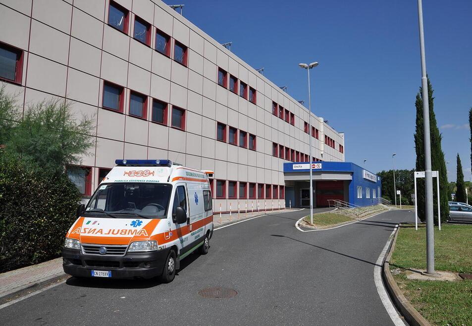 Grave a 16 anni dopo lo schianto, il sindaco Lippi: «Chiedo un’indagine, non si può mettere un ragazzino su una barella e via»