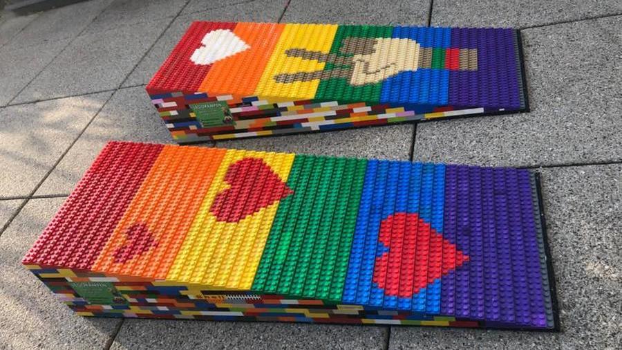 Mattoncini Lego montati a scuola per superare le barriere architettoniche. L’idea alla Diaz di Firenze