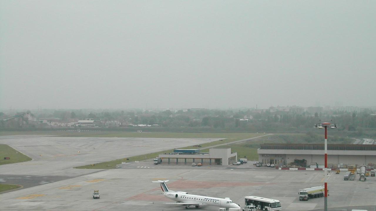 Si ferisce in scala mobile, tre a giudizio