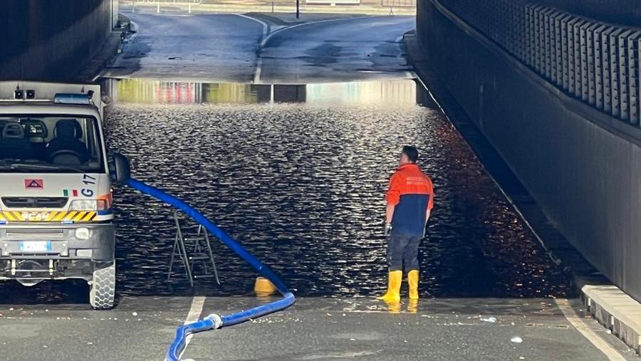Pioggia fino a 30 millimetri l’ora, allagamenti a Pistoia e nella Piana – Video
