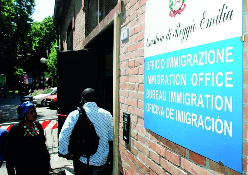 Falsi documenti, 500 permessi di soggiorno rifiutati