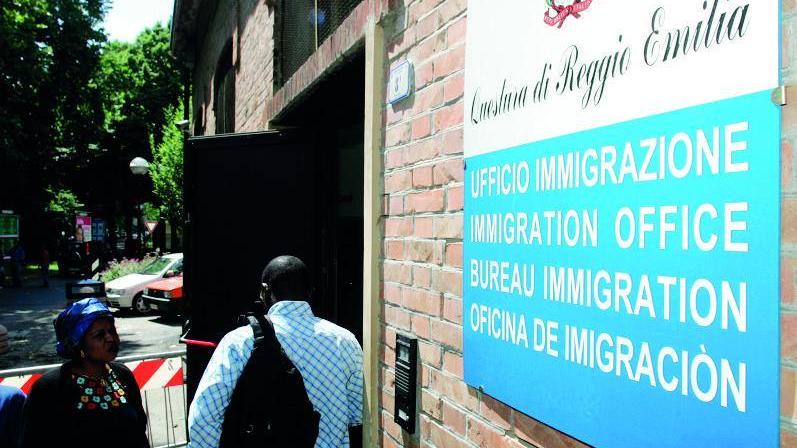 Falsi documenti, 500 permessi di soggiorno rifiutati