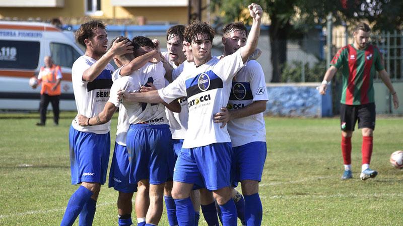 Due gol di Mori e il Piombino vola. Lo scontro diretto è nerazzurro