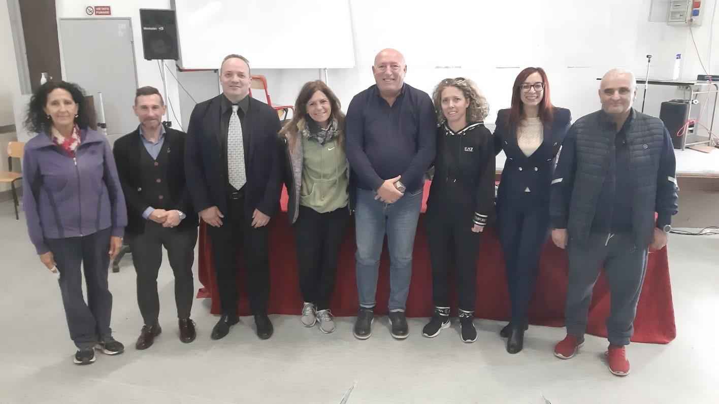 Un momento dell’incontro con Lucchesi (al centro)