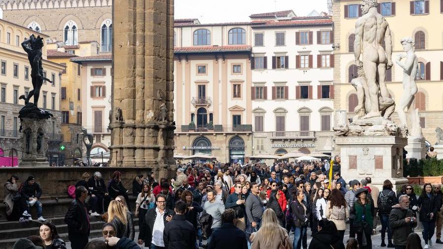 Firenze meta preferita tra Natale l’Epifania: crescono i turisti stranieri, ma gli italiani rincorrono