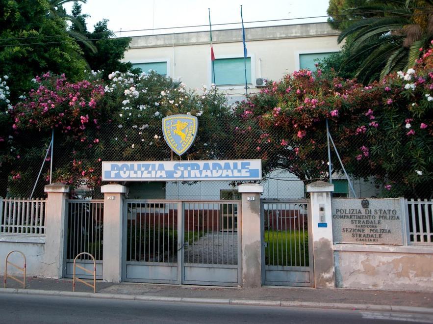 Donna in attesa intrappolata nel traffico: scortata dalla Polstrada fino all’ospedale 
