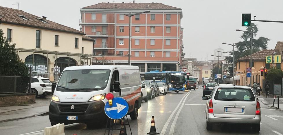 Viabilità sempre più a ostacoli a Ferrara. Il traffico aspetta un piano