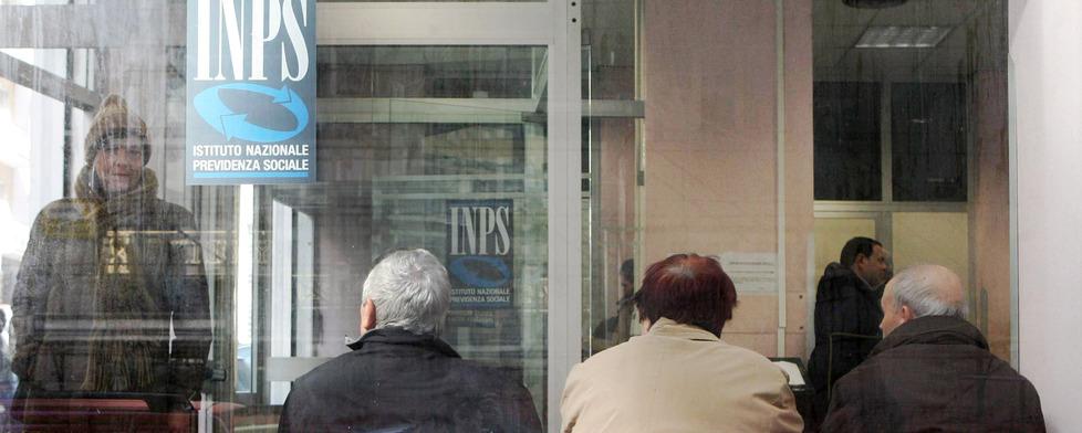 Pensioni. La differenza di genere si riflette negli assegni Le donne percepiscono la metà degli uomini 