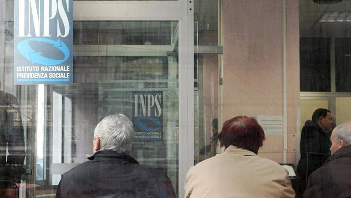 Pensioni. La differenza di genere si riflette negli assegni Le donne percepiscono la metà degli uomini