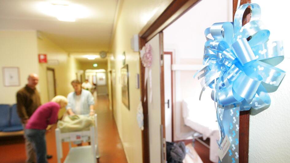 L'assessore Donini: «Per i punti nascita il numero di ginecologi non è sufficiente»