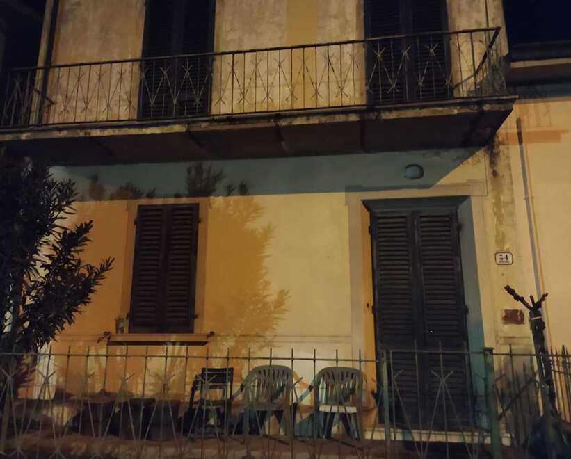 L’esterno della casa dove è morto l’anziano di Iolo