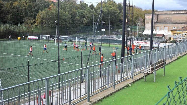 Uno dei campi sportivi del Legno Rosso